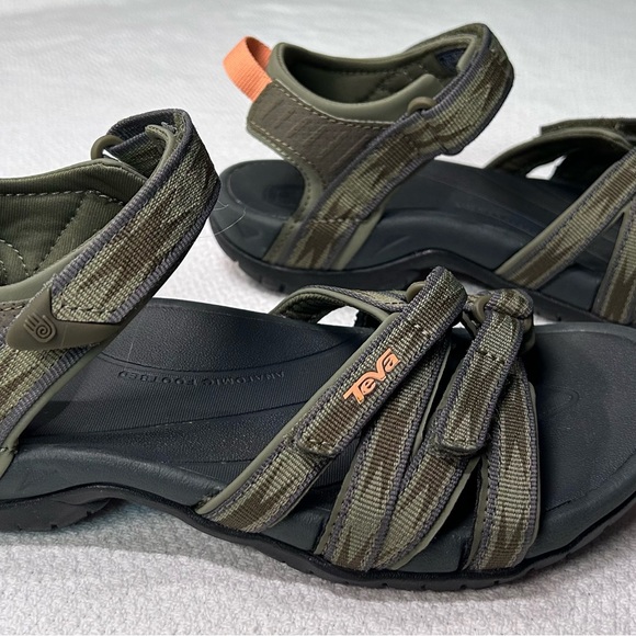 Teva sandals lightly used - Picture 4 of 7
